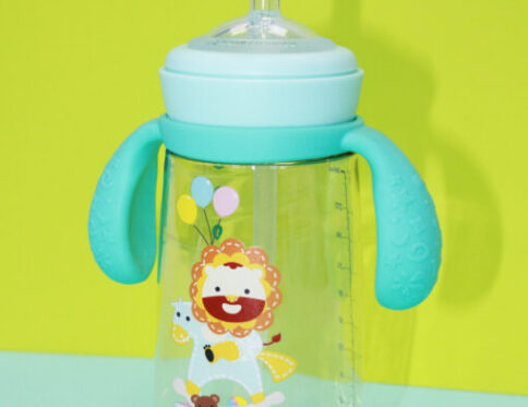 COPO DE TREINAMENTO COM BICO E CANUDO 300ML – LEÃO – MARCUS & MARCUS